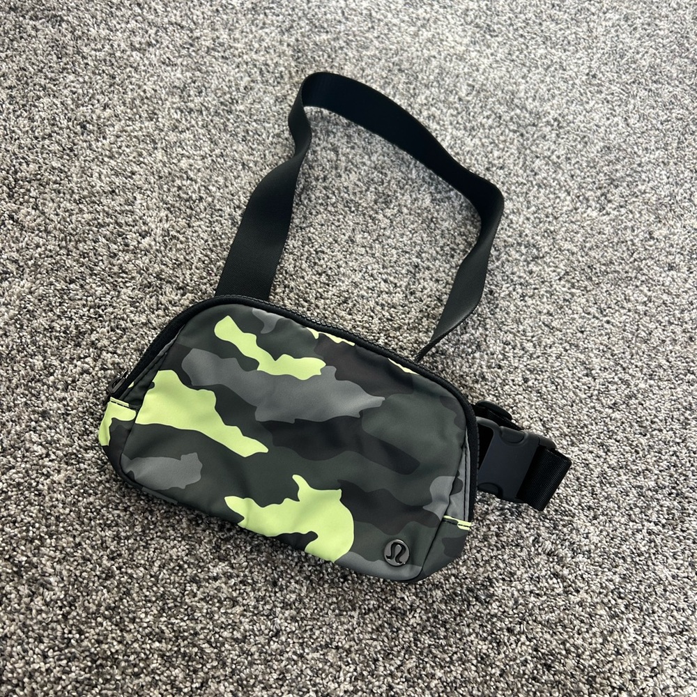 LULULEMON BELT BAG